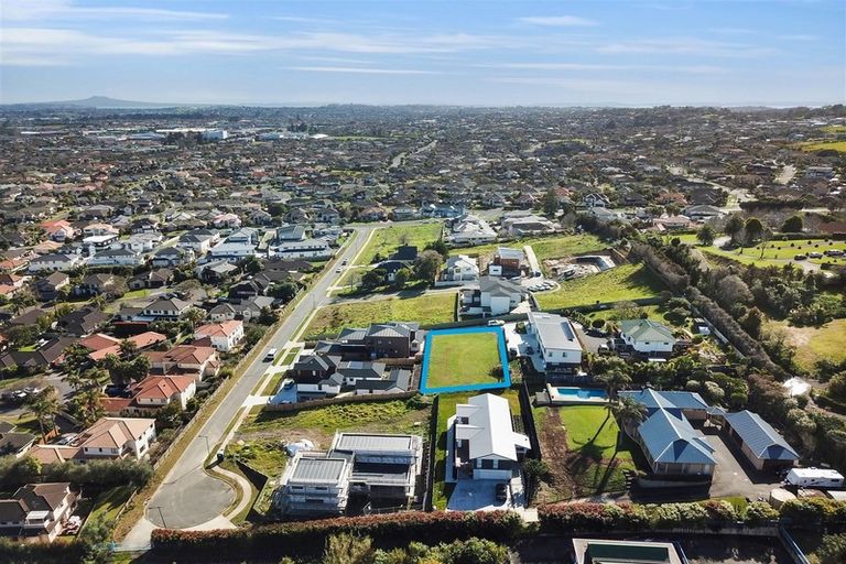 Photo of property in 22 Roxborough Place, East Tamaki Heights, Auckland, 2016