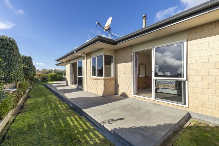 Photo of property in 5 Vardon Way, Waiwhakaiho, New Plymouth, 4312