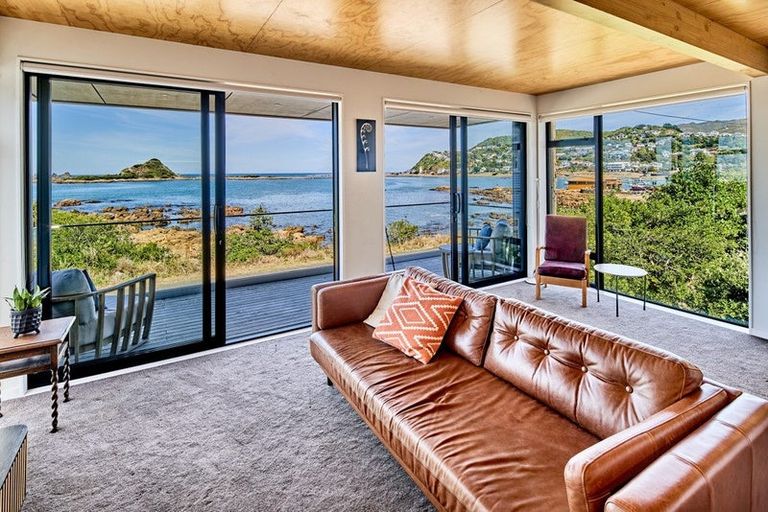 Photo of property in 196 The Esplanade, Island Bay, Wellington, 6023