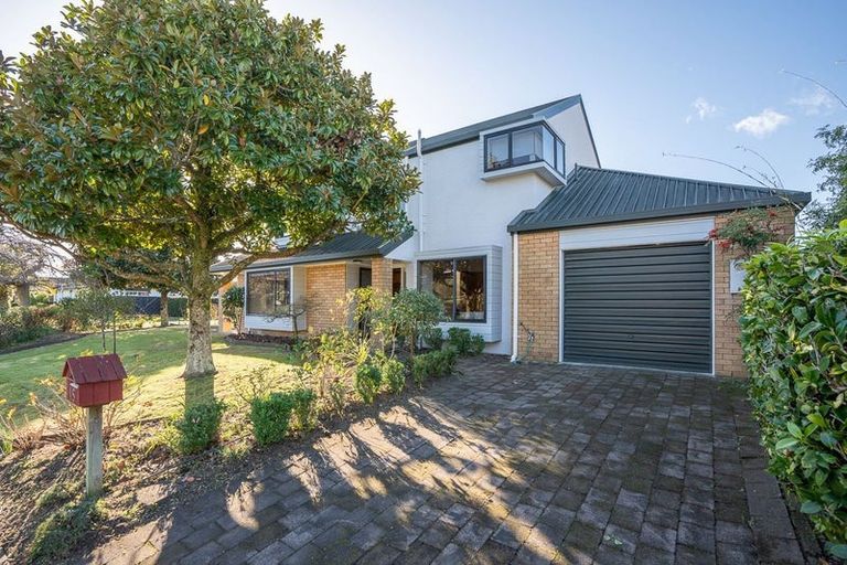 Photo of property in 15 Burn-murdoch Street, St Andrews, Hamilton, 3200