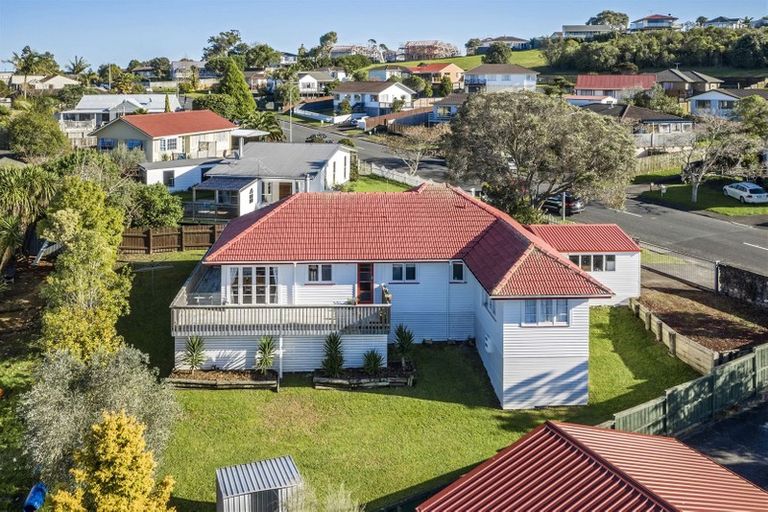 Photo of property in 77 West Harbour Drive, West Harbour, Auckland, 0618