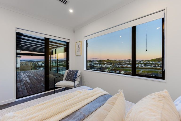 Photo of property in 39 Davey Crescent, Orewa, 0931