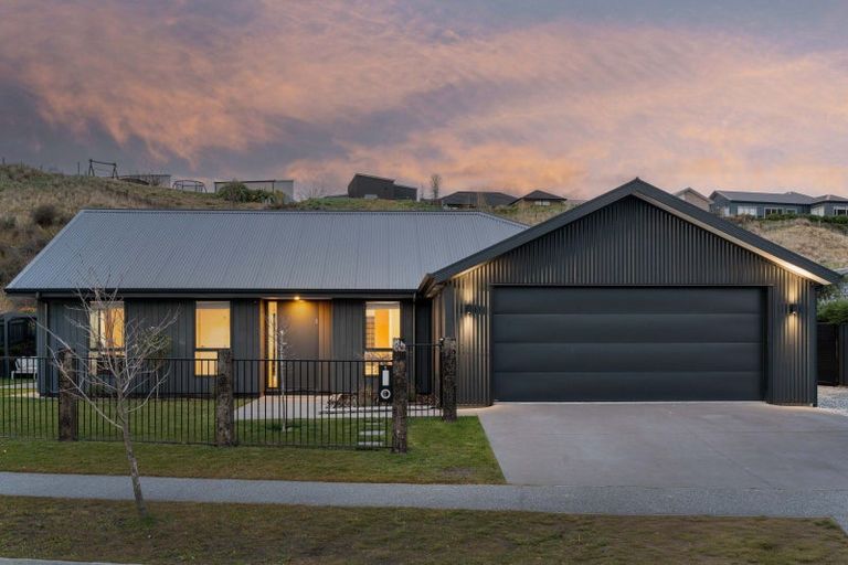 Photo of property in 1 Ashenhurst Way, Lower Shotover, Queenstown, 9304