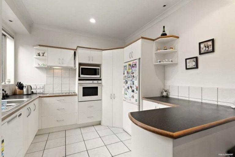 Photo of property in 32 Hugh Green Drive, Pinehill, Auckland, 0632