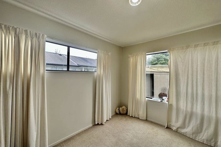 Photo of property in 2/92 North Avon Road, Richmond, Christchurch, 8013