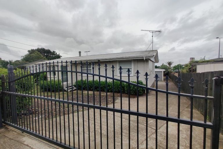 Photo of property in 92 Friedlanders Road, Manurewa, Auckland, 2102