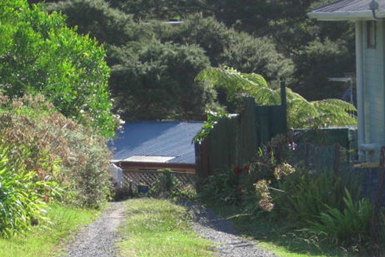 Photo of property in 18 Glen Marine Parade, Glendene, Auckland, 0602