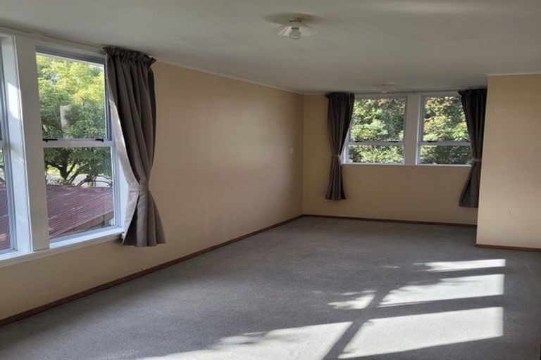 Photo of property in 27 Cook Street, Marfell, New Plymouth, 4310