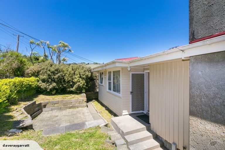 Photo of property in 10 Tania Way, Paparangi, Wellington, 6037