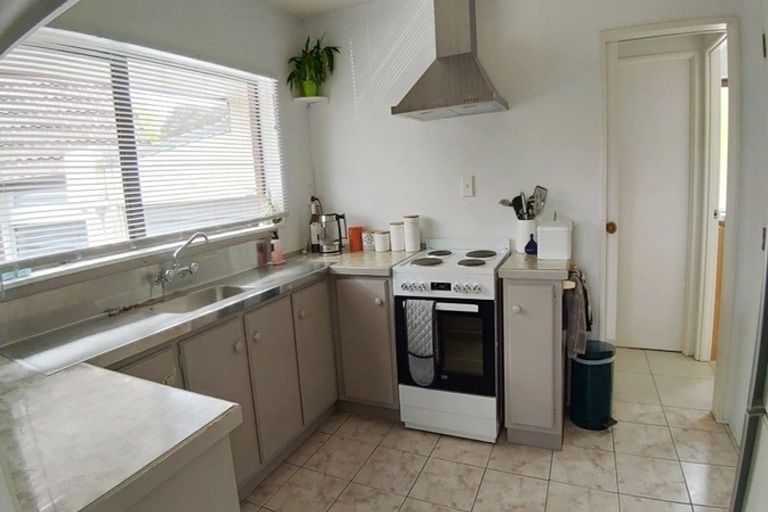 Photo of property in 1/17 Weetman Drive, Browns Bay, Auckland, 0630