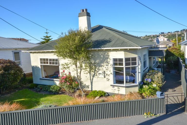 Photo of property in 11 Hargest Crescent, Saint Kilda, Dunedin, 9012