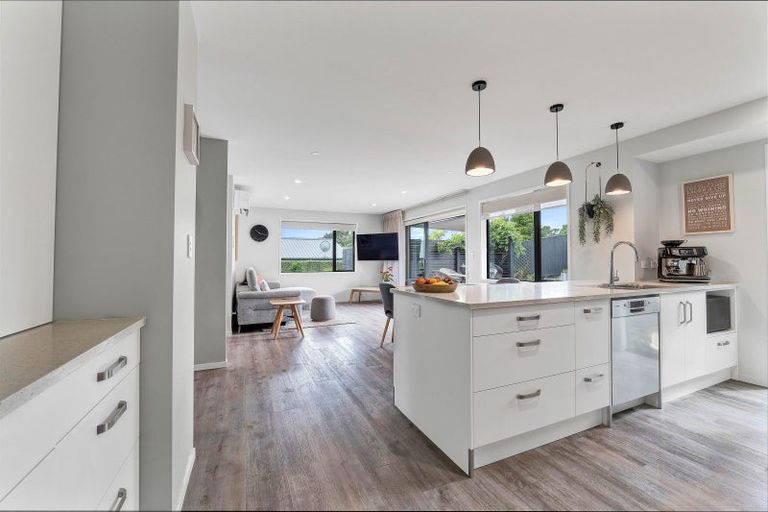 Photo of property in 397a Tukapa Street, Hurdon, New Plymouth, 4310