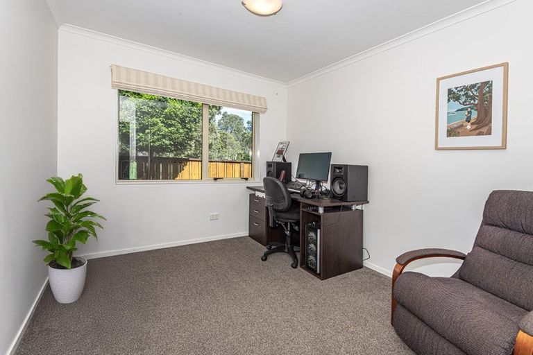 Photo of property in 6 Ishtar Place, One Tree Point, 0118