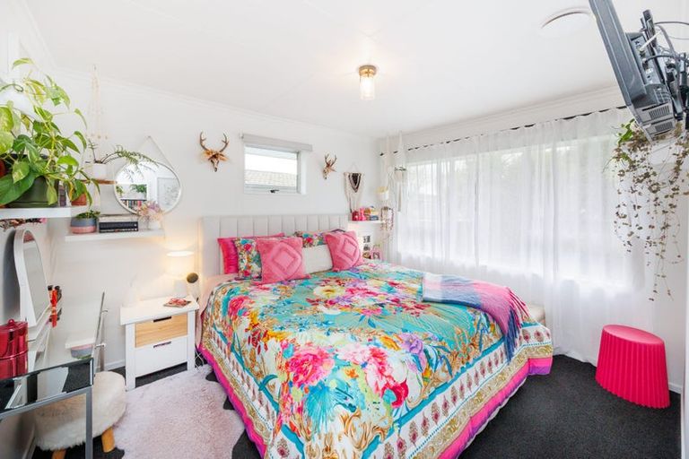 Photo of property in 10 Adams Place, Kelvin Grove, Palmerston North, 4414