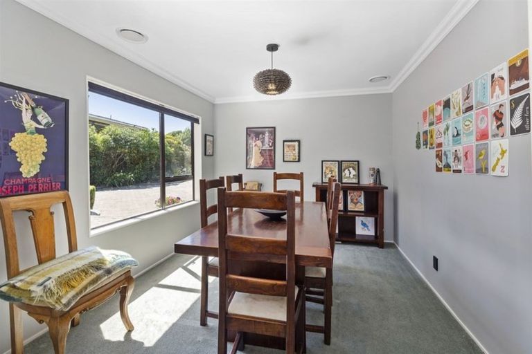 Photo of property in 40 Kinloch Place, Papakowhai, Porirua, 5024