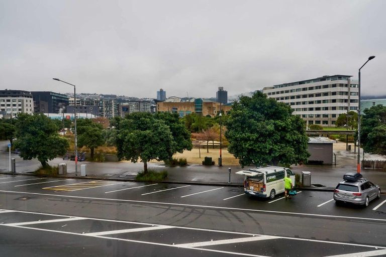 Photo of property in 68 Oriental Parade, Oriental Bay, Wellington, 6011