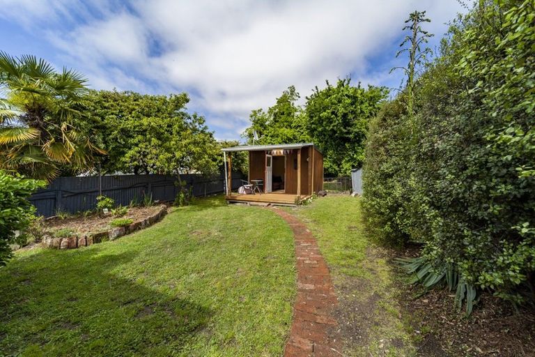 Photo of property in 8 Chaucer Road, Hospital Hill, Napier, 4110