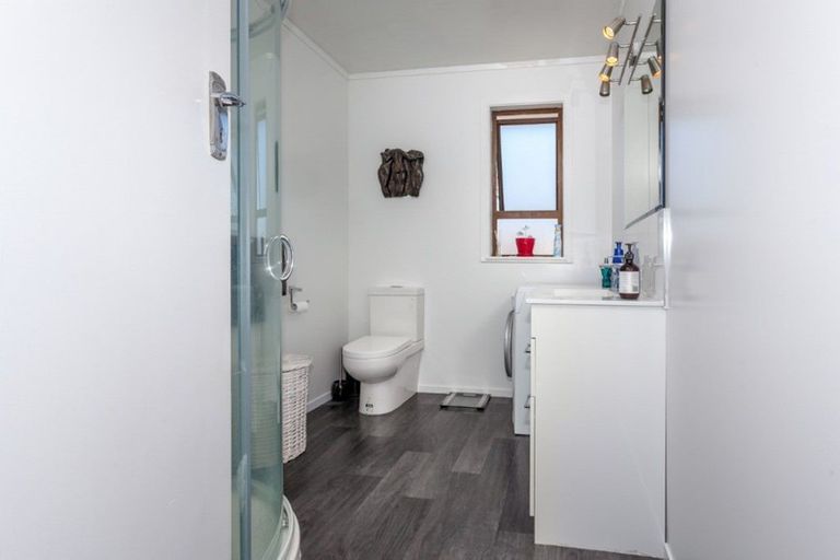 Photo of property in 100 Ocean Road, Whangamata, 3620