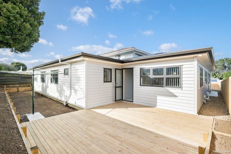 Photo of property in 15a Seaward Place, Wattle Downs, Auckland, 2103