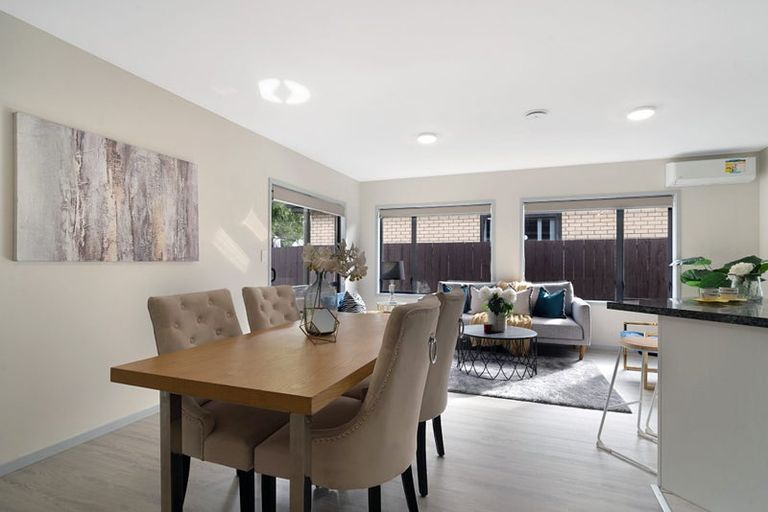 Photo of property in 9 Woodbank Drive, Glen Eden, Auckland, 0602