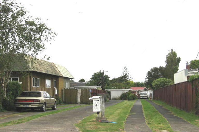 Photo of property in 2/4 Eskdale Road, Birkdale, Auckland, 0626