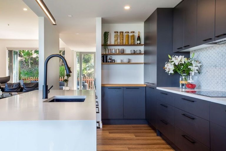 Photo of property in 8b Huka Road, Birkenhead, Auckland, 0626