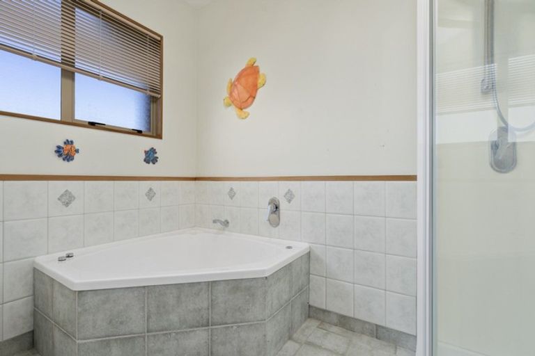 Photo of property in 18 Park Lane, Waitara, 4320