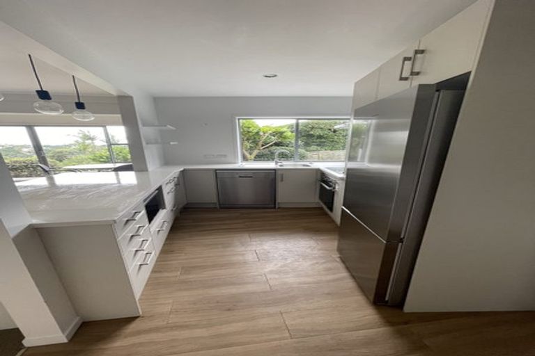 Photo of property in 11a Rahopara Street, Castor Bay, Auckland, 0620