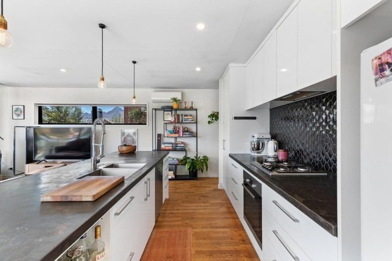 Photo of property in 45 Dart Place, Fernhill, Queenstown, 9300