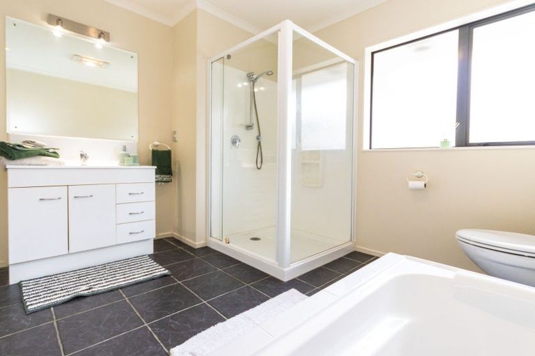 Photo of property in 7 Lourie Way, Fitzherbert, Palmerston North, 4410
