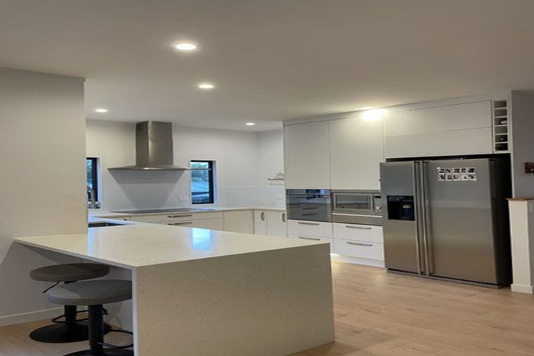 Photo of property in 6a Tallington Crescent, Torbay, Auckland, 0630