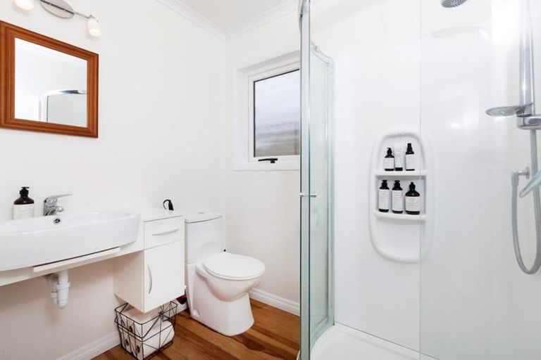 Photo of property in 17 York Crescent, Westown, New Plymouth, 4310