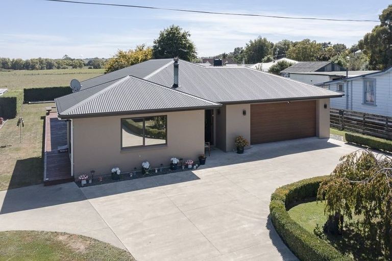 Photo of property in 1465 Kimbolton Road, Cheltenham, Feilding, 4777