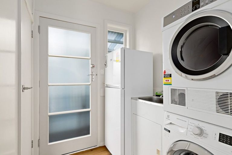 Photo of property in 2/24 Woodside Road, Massey, Auckland, 0614