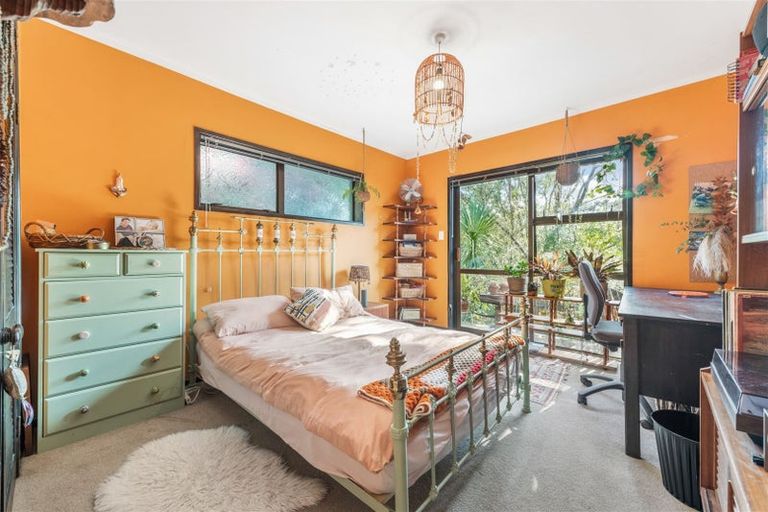 Photo of property in 2 Kaurimu Rise, Titirangi, Auckland, 0604