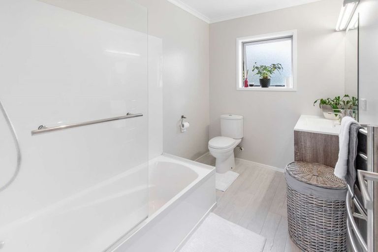 Photo of property in 5a Wingrove Road, Owhata, Rotorua, 3010