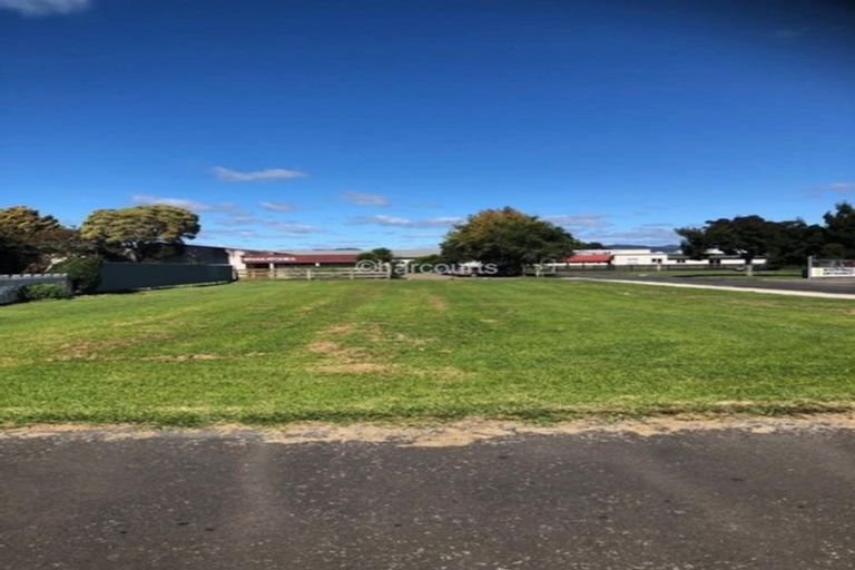 Photo of property in 24 Elliot Street, Riverhead, 0820