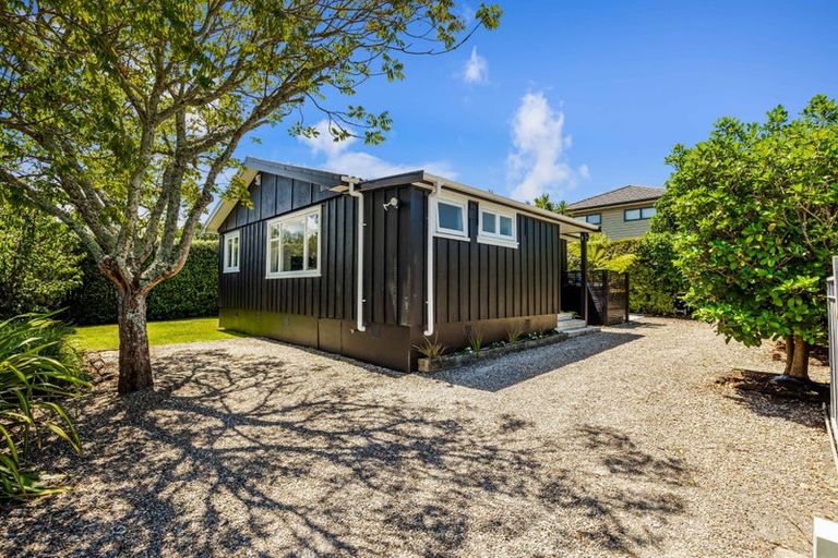 Photo of property in 1b Titoki Street, Te Atatu Peninsula, Auckland, 0610