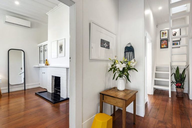 Photo of property in 1/157 Glenfield Road, Hillcrest, Auckland, 0626