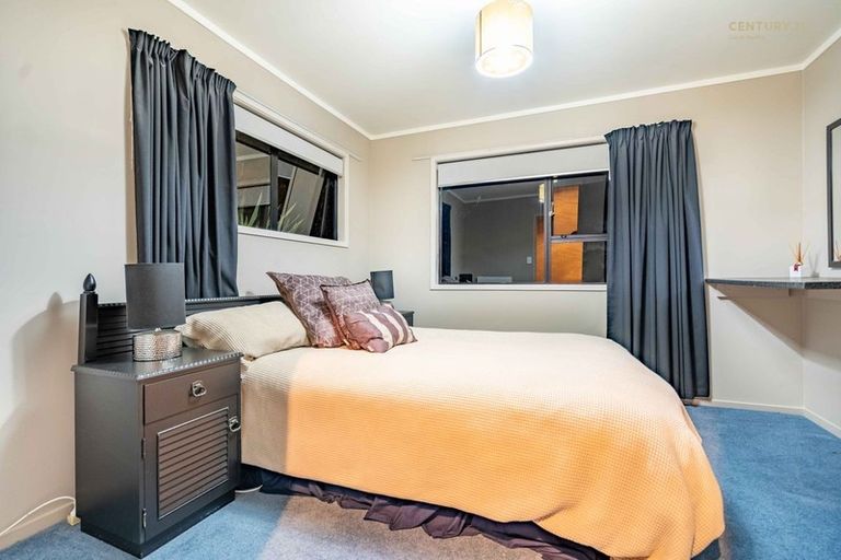 Photo of property in 5 Palmetto Place, Goodwood Heights, Auckland, 2105