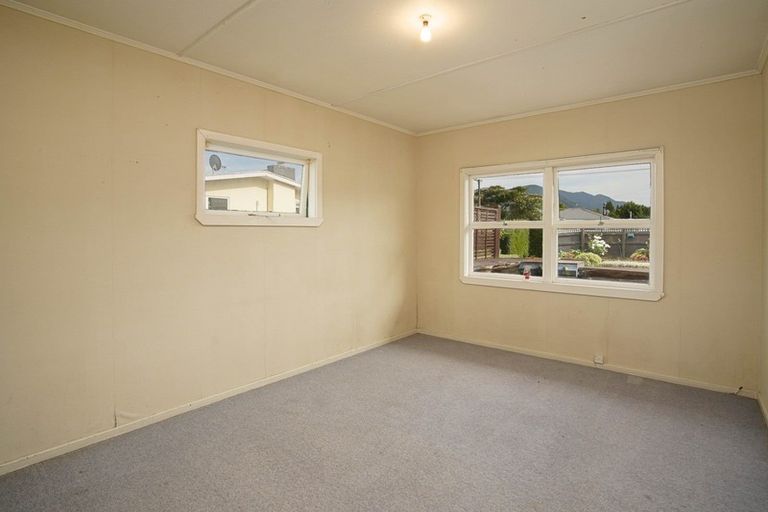 Photo of property in 22 Hampden Street, Murchison, 7007