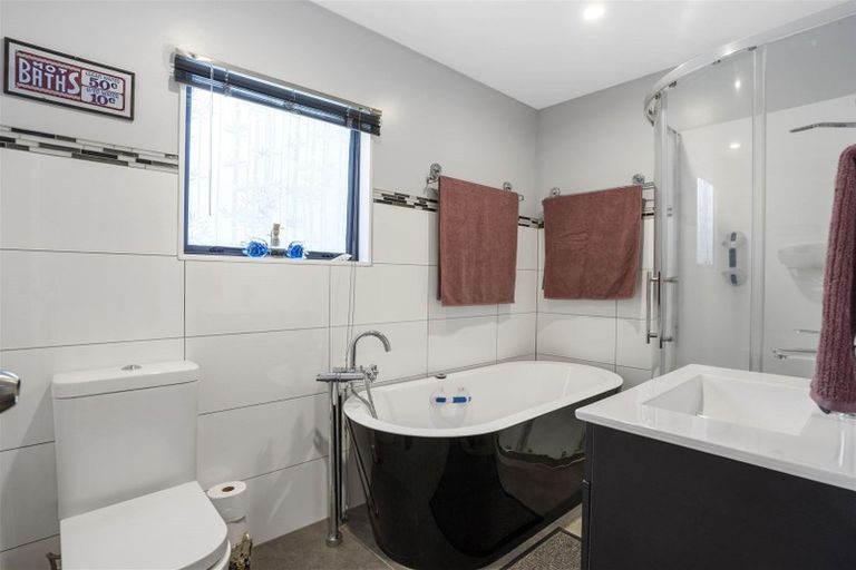 Photo of property in 47 Harmel Road, Glendene, Auckland, 0602