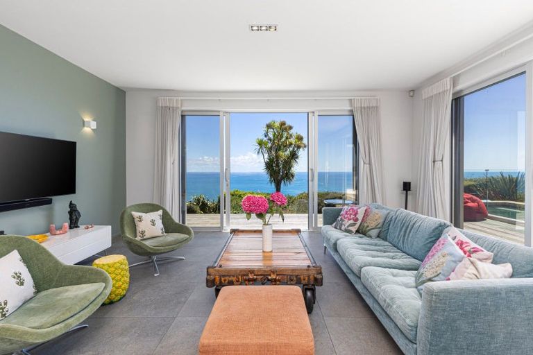 Photo of property in 411 Oaia Road, Muriwai, 0881