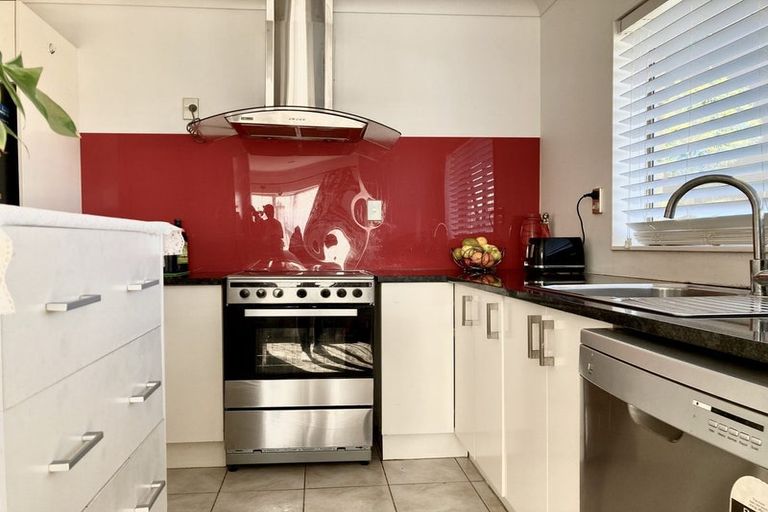 Photo of property in 20 Mili Way, Ranui, Auckland, 0612