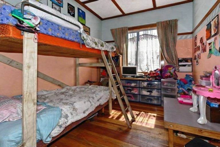 Photo of property in 25 Busby Street, Blockhouse Bay, Auckland, 0600