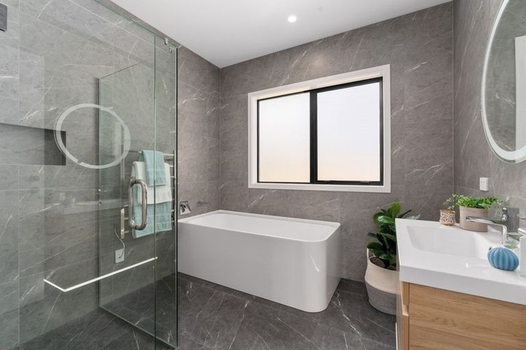 Photo of property in 21 Tararua Crescent, Otaki, 5512