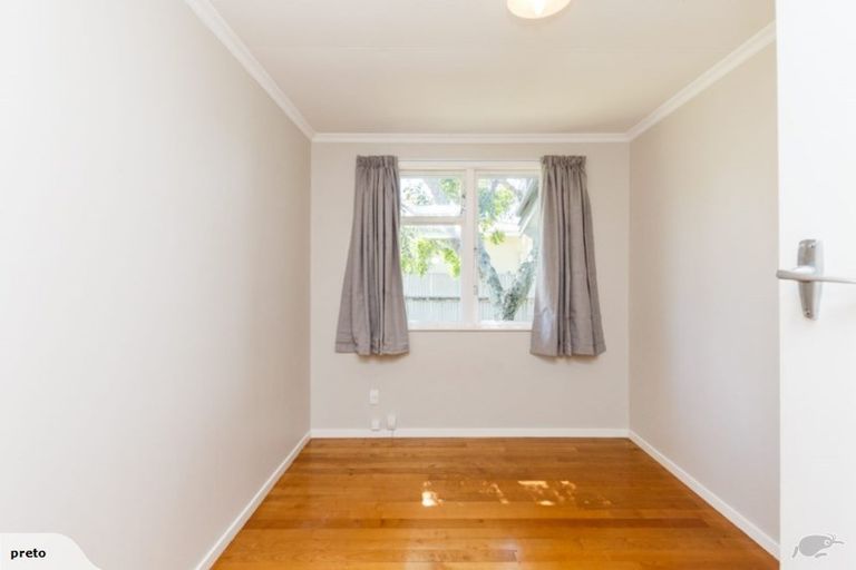 Photo of property in 10 Mokau Place, Terrace End, Palmerston North, 4410