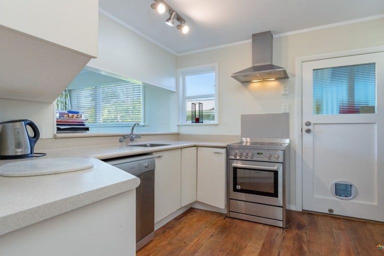 Photo of property in 19 Thomas Street, Stokes Valley, Lower Hutt, 5019