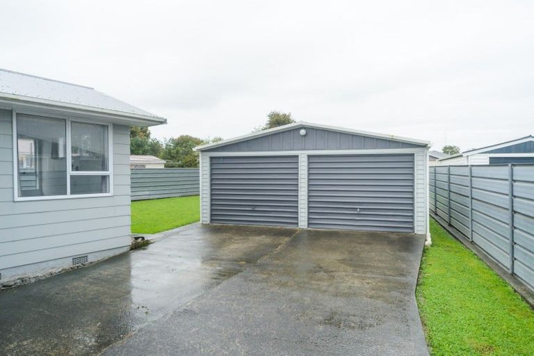 Photo of property in 28 Rhodes Drive, Kelvin Grove, Palmerston North, 4414