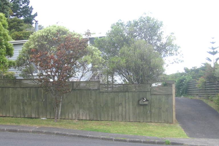 Photo of property in 55 Totaravale Drive, Totara Vale, Auckland, 0629